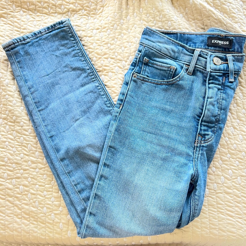 Express Super High Rise Mom Jean